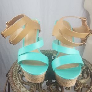 D PLATFORM HEELS TAN GREEN SZ 7.5